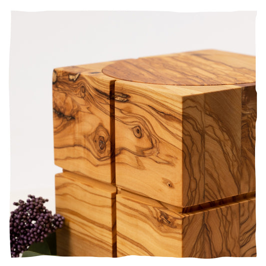 Urne en bois pour animaux "Olive Cube”