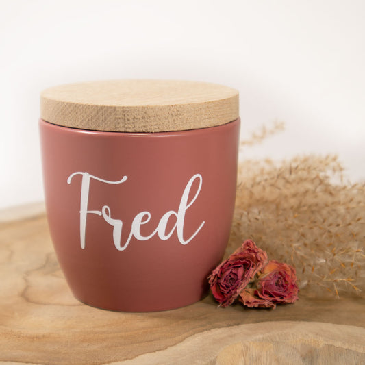 Inscription individuelle sur l'urne - en lettres blanches (uniquement le nom)