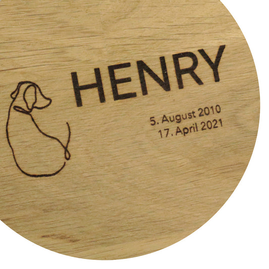 Inscription individuelle en caractères d'imprimerie - avec silhouette de chien et date